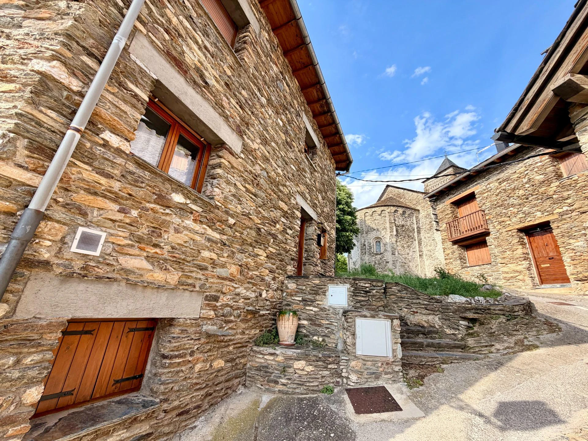 CASA A LA VENTA EN TIRVIA