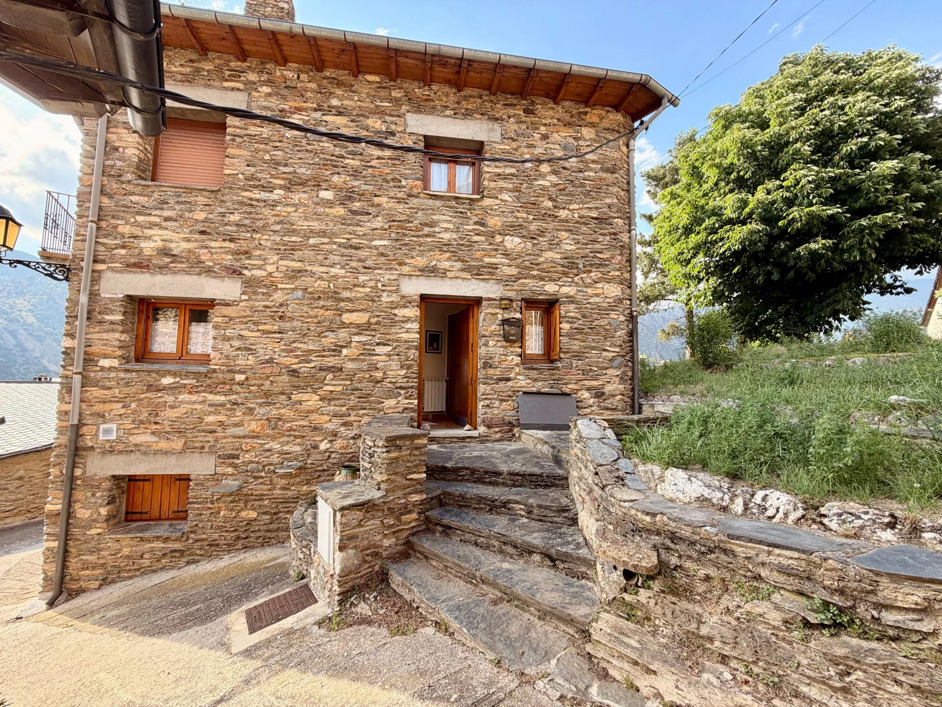 CASA A LA VENTA EN TIRVIA