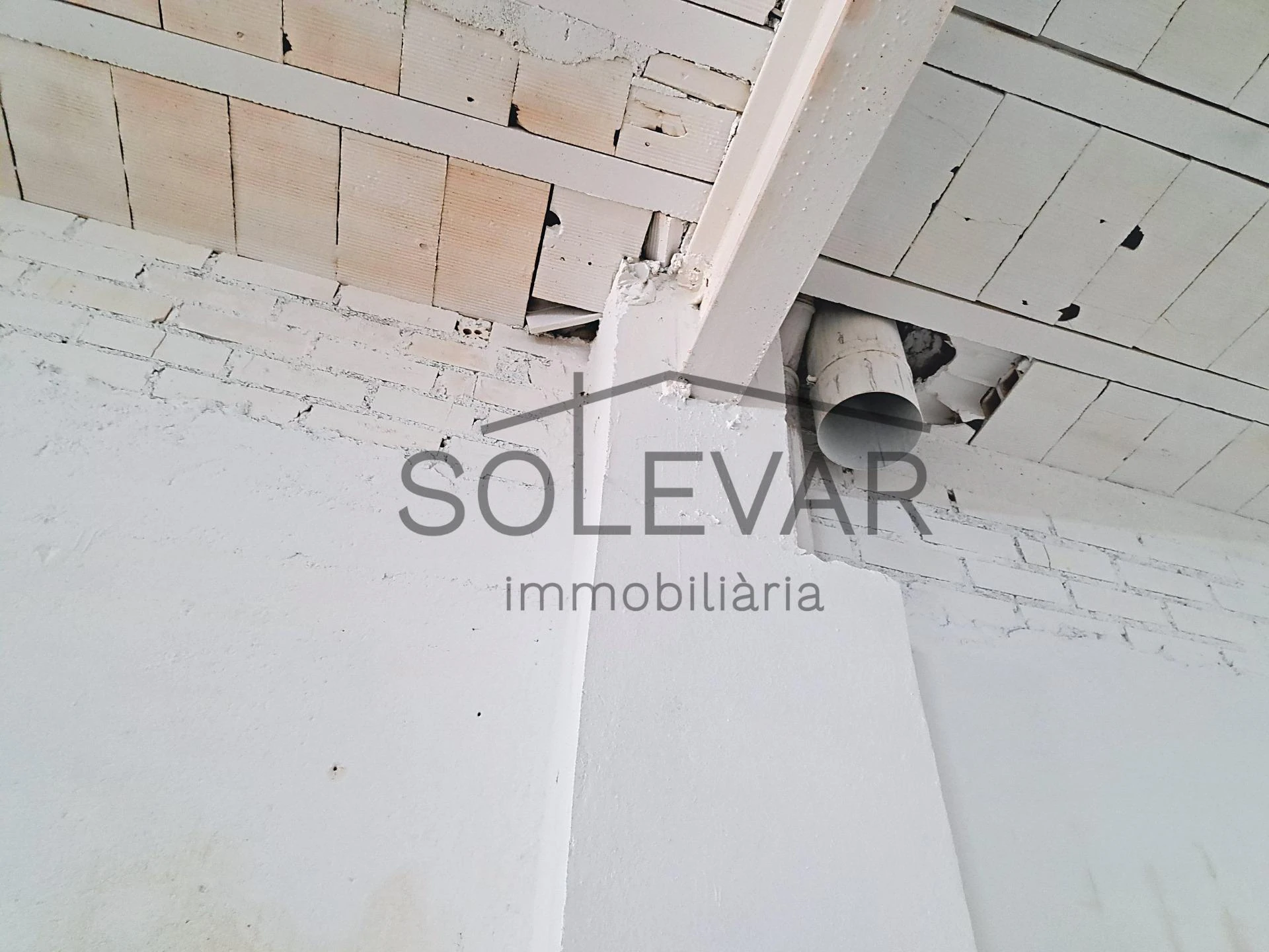 LOCAL COMERCIAL DE 121 m² CON SALIDA DE HUMOS EN ALQUILER