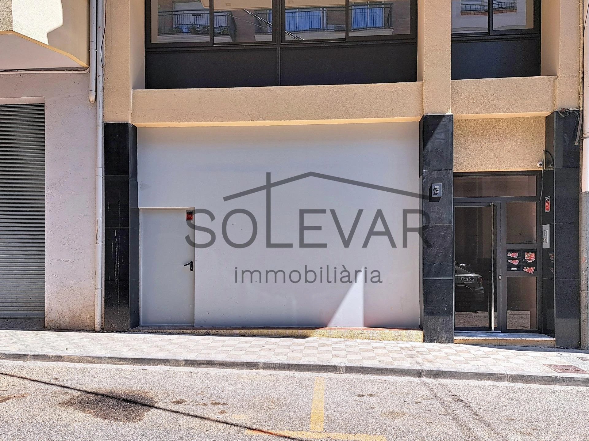 LOCAL COMERCIAL DE 121 m² CON SALIDA DE HUMOS EN ALQUILER