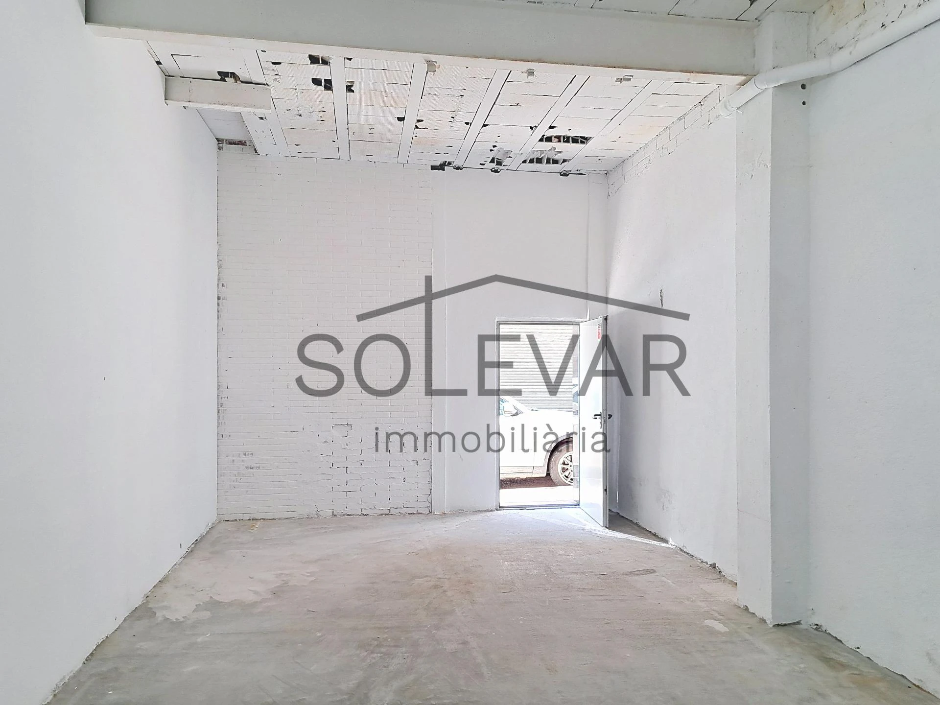 LOCAL COMERCIAL DE 121 m² CON SALIDA DE HUMOS EN ALQUILER