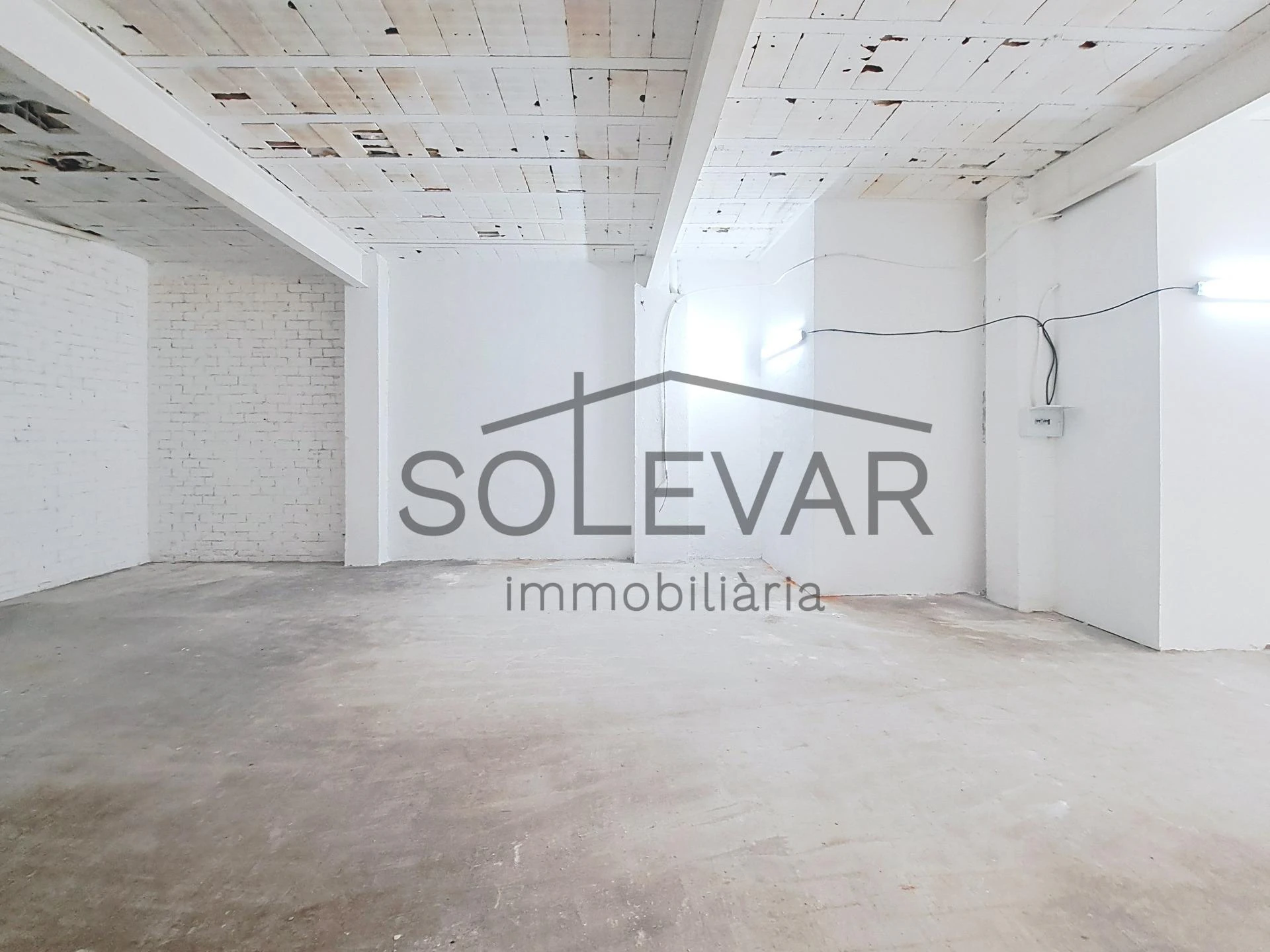 LOCAL COMERCIAL DE 121 m² CON SALIDA DE HUMOS EN ALQUILER