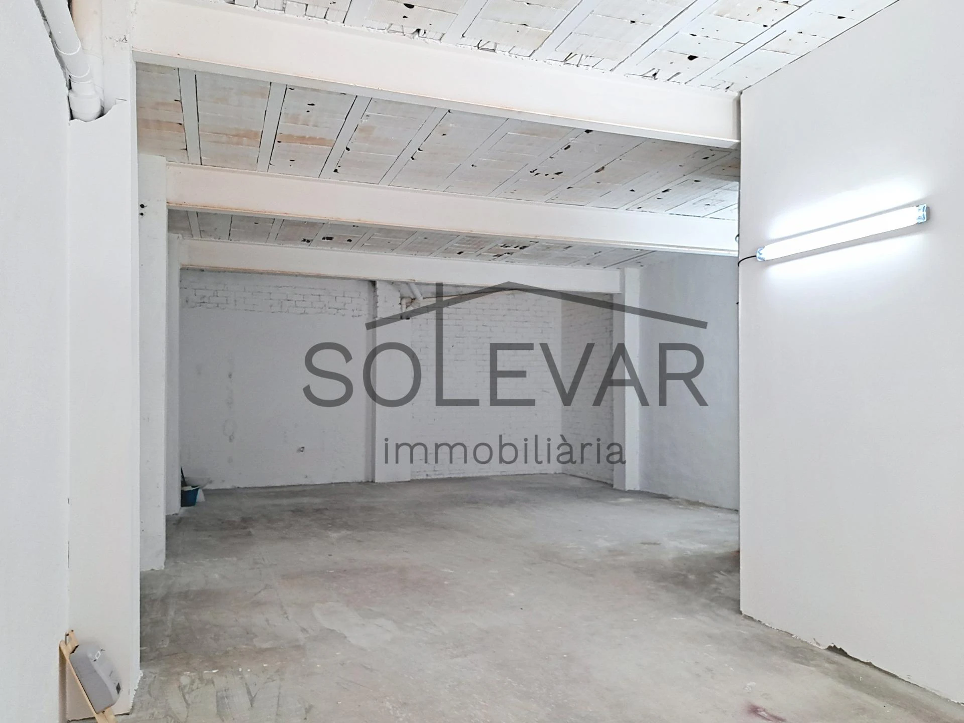 LOCAL COMERCIAL DE 121 m² CON SALIDA DE HUMOS EN ALQUILER