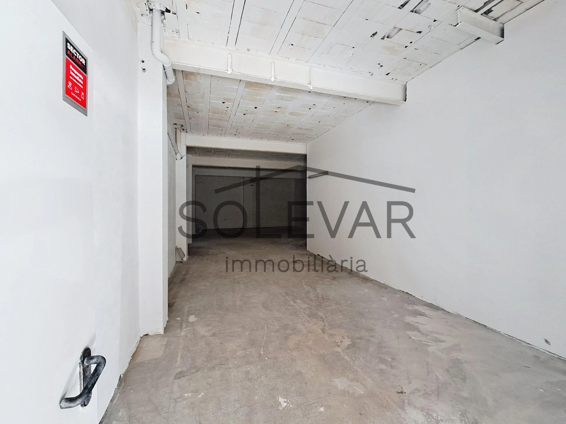 LOCAL COMERCIAL DE 121 m² CON SALIDA DE HUMOS EN ALQUILER