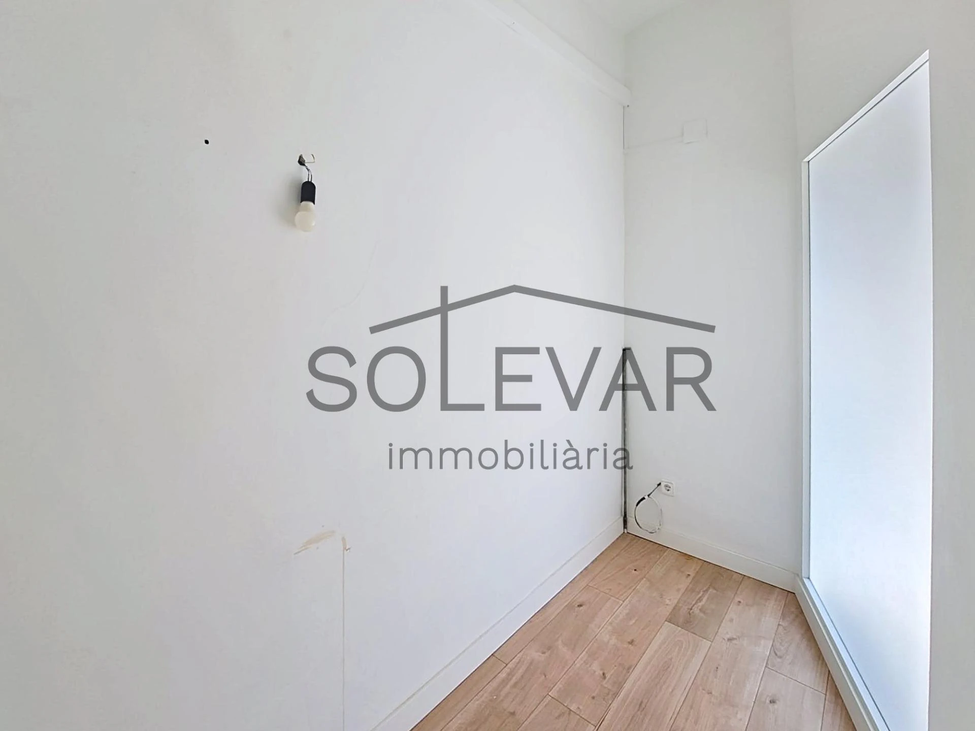 LOCAL COMERCIAL REFORMADO EN VENTA EN TREMP – 93 m² CONSTRUIDOS