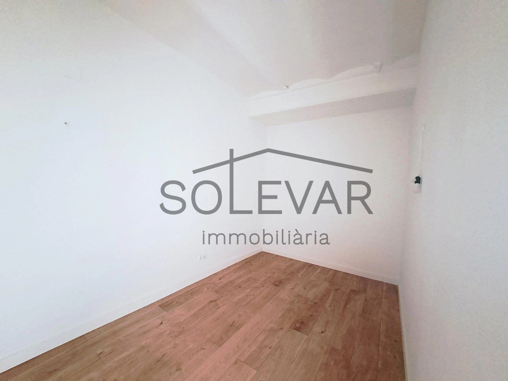 LOCAL COMERCIAL REFORMADO EN VENTA EN TREMP – 93 m² CONSTRUIDOS