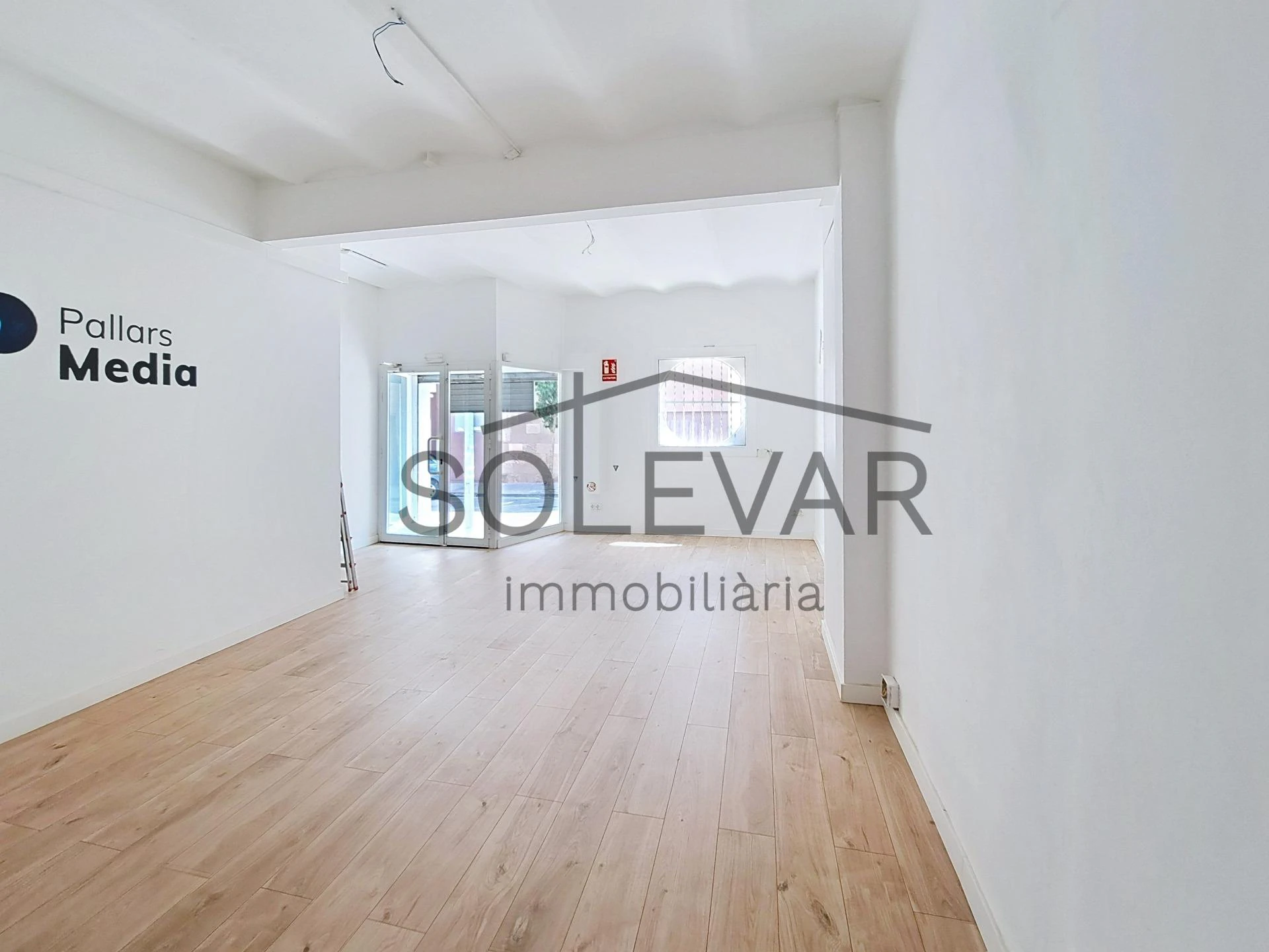 LOCAL COMERCIAL REFORMADO EN VENTA EN TREMP – 93 m² CONSTRUIDOS