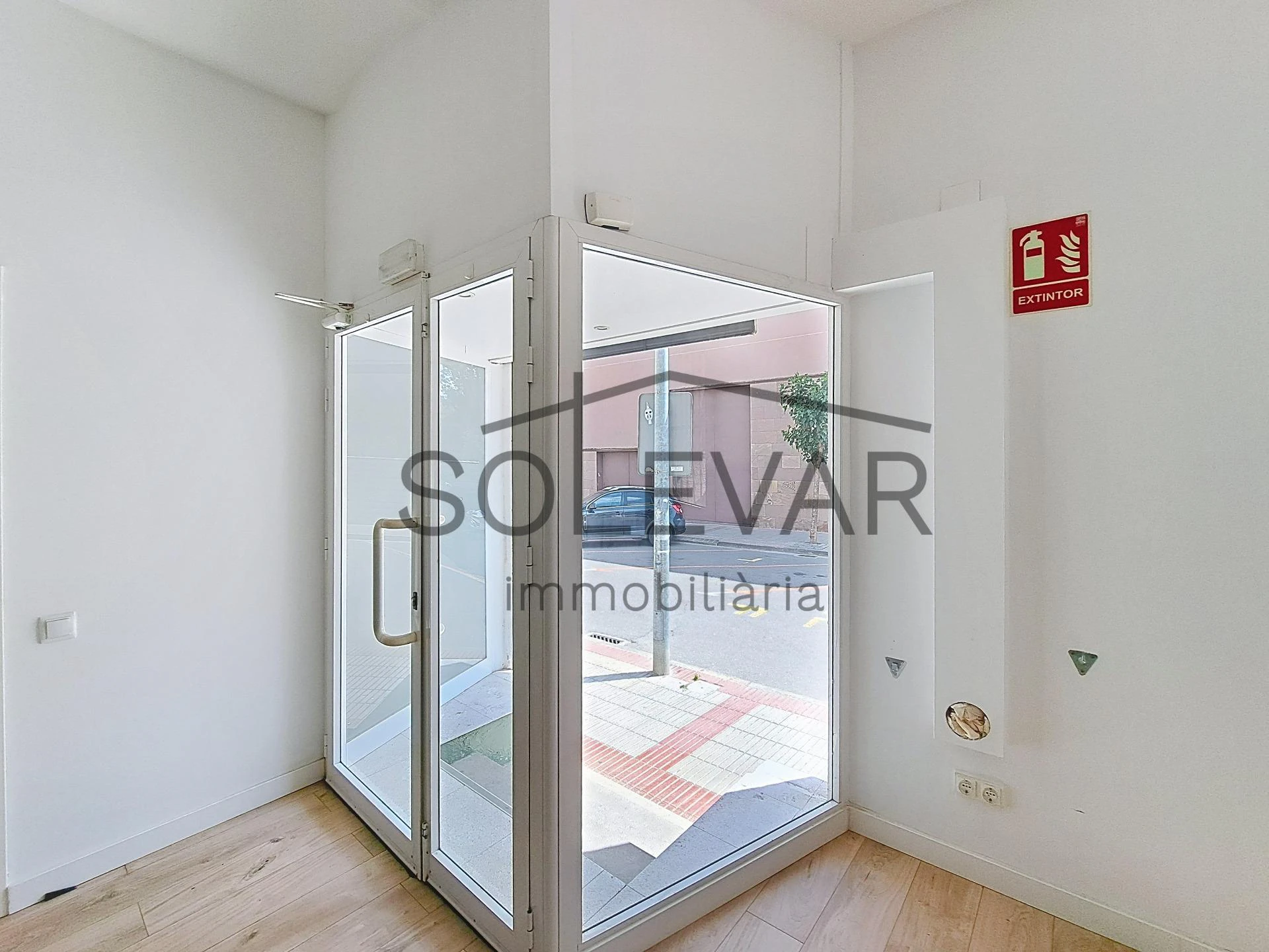 LOCAL COMERCIAL REFORMADO EN VENTA EN TREMP – 93 m² CONSTRUIDOS