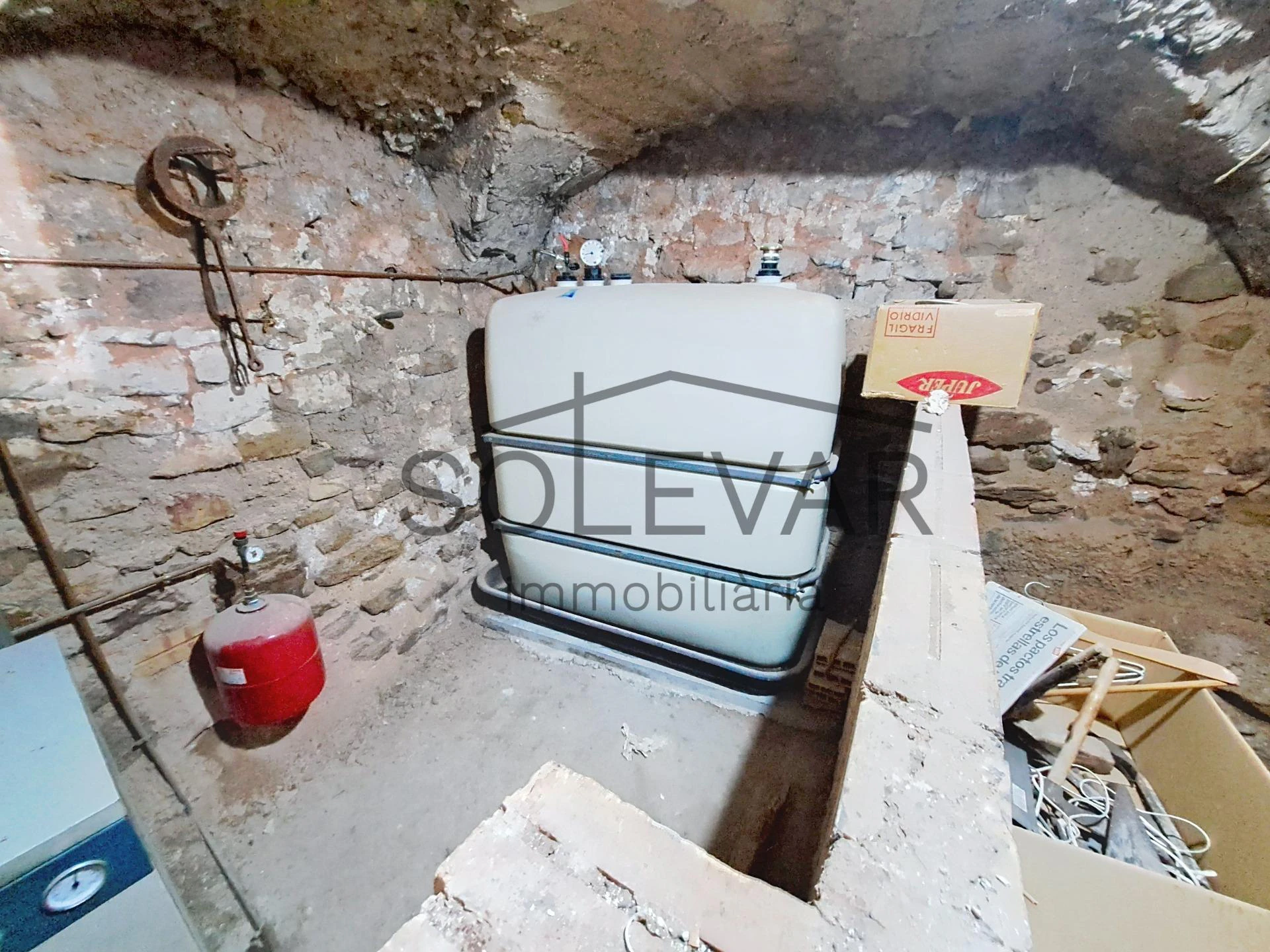 Casa de pueblo con garaje, espacios auxiliares y espectaculares vistas en Talarn