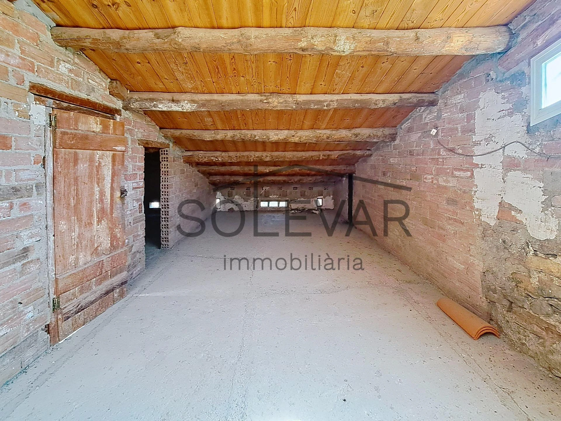 Casa de pueblo con garaje, espacios auxiliares y espectaculares vistas en Talarn