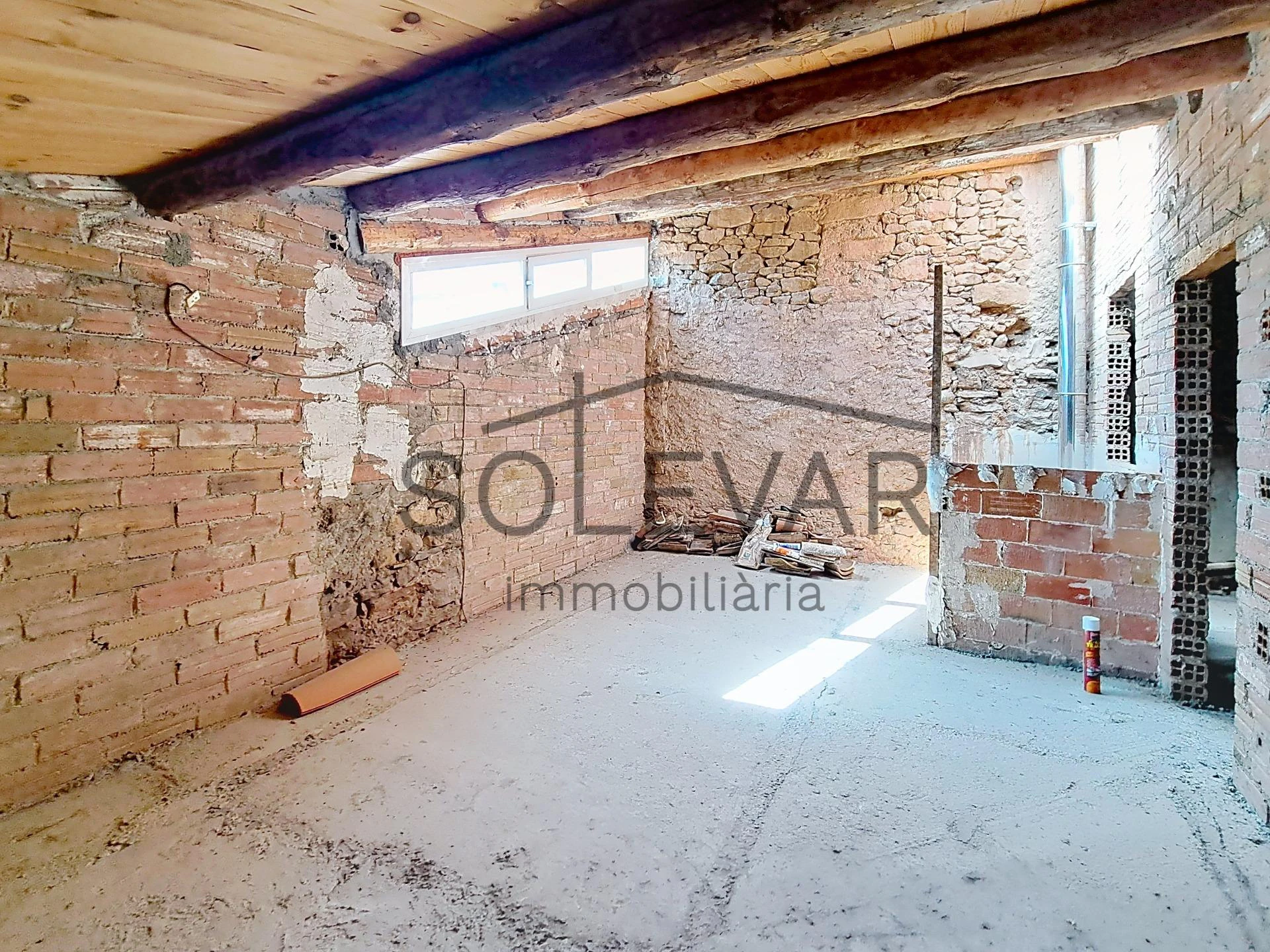 Casa de pueblo con garaje, espacios auxiliares y espectaculares vistas en Talarn