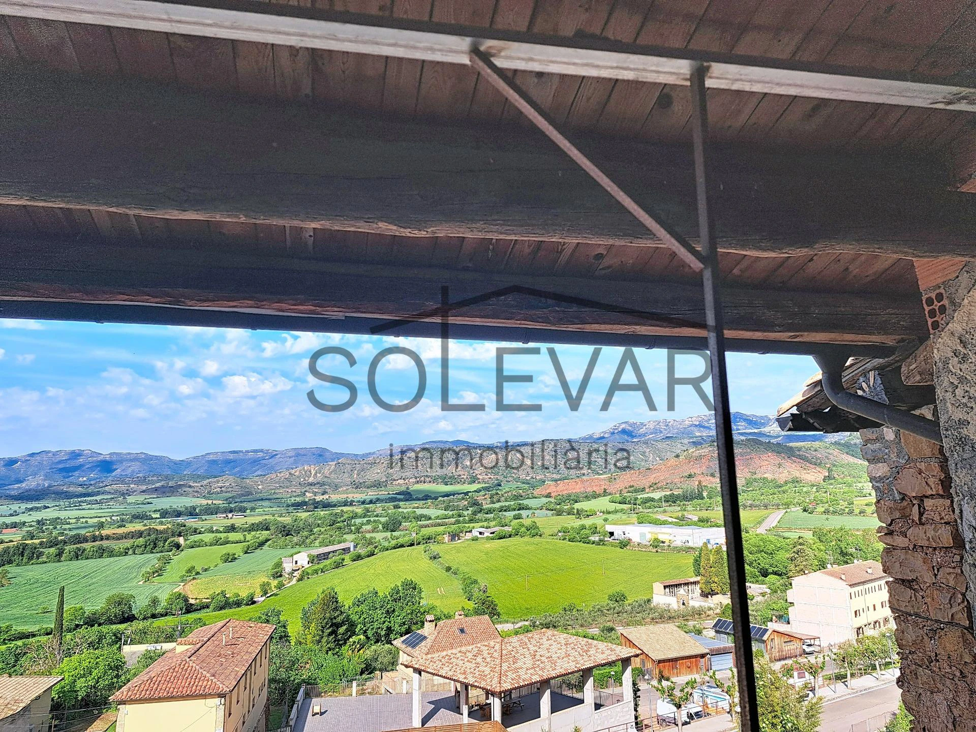 CASA DE POBLE PER ACABAR DE REFORMAR AMB TERRASSA I VISTES IMMILLORABLES A TALARN