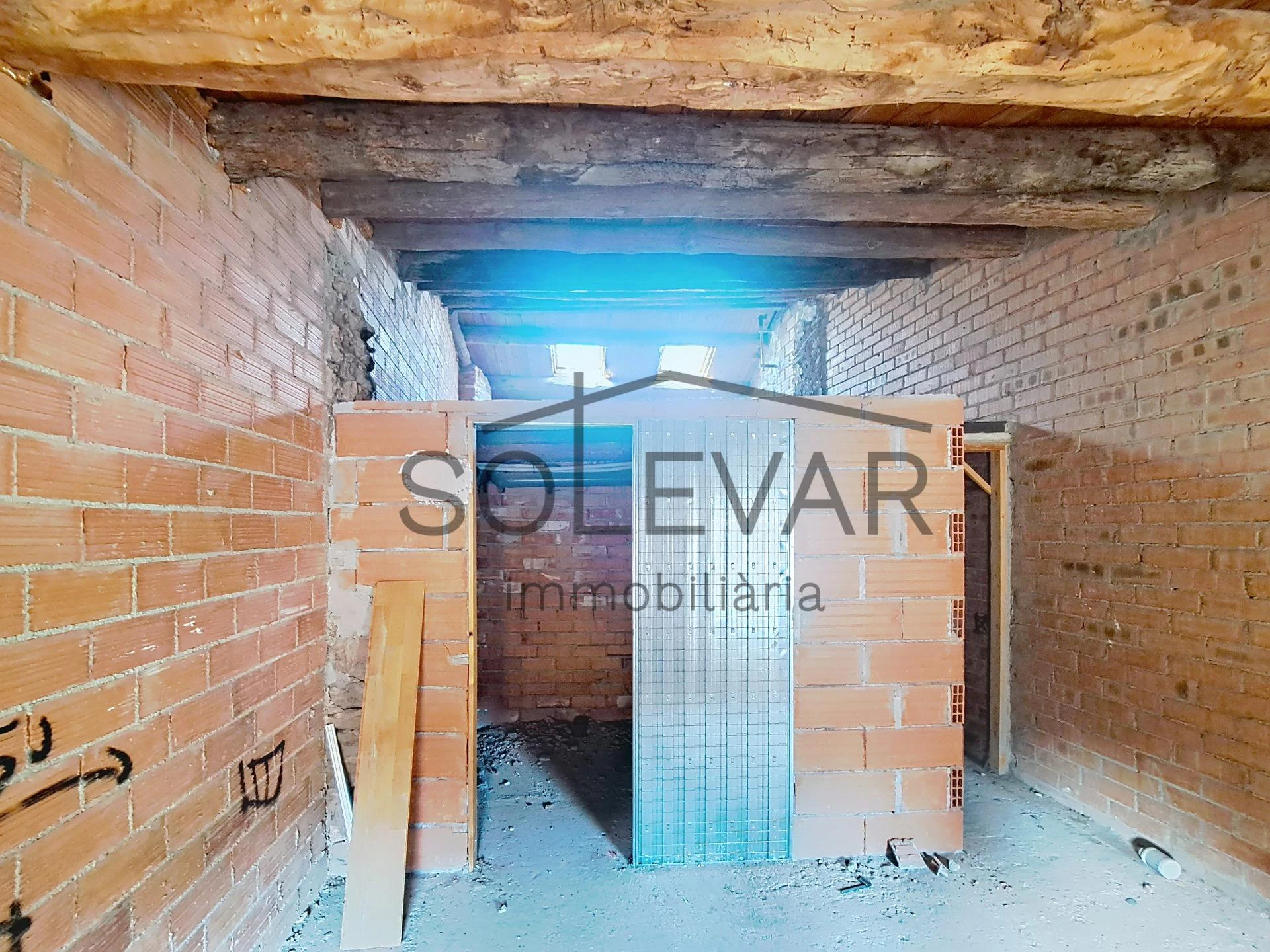 CASA DE POBLE PER ACABAR DE REFORMAR AMB TERRASSA I VISTES IMMILLORABLES A TALARN