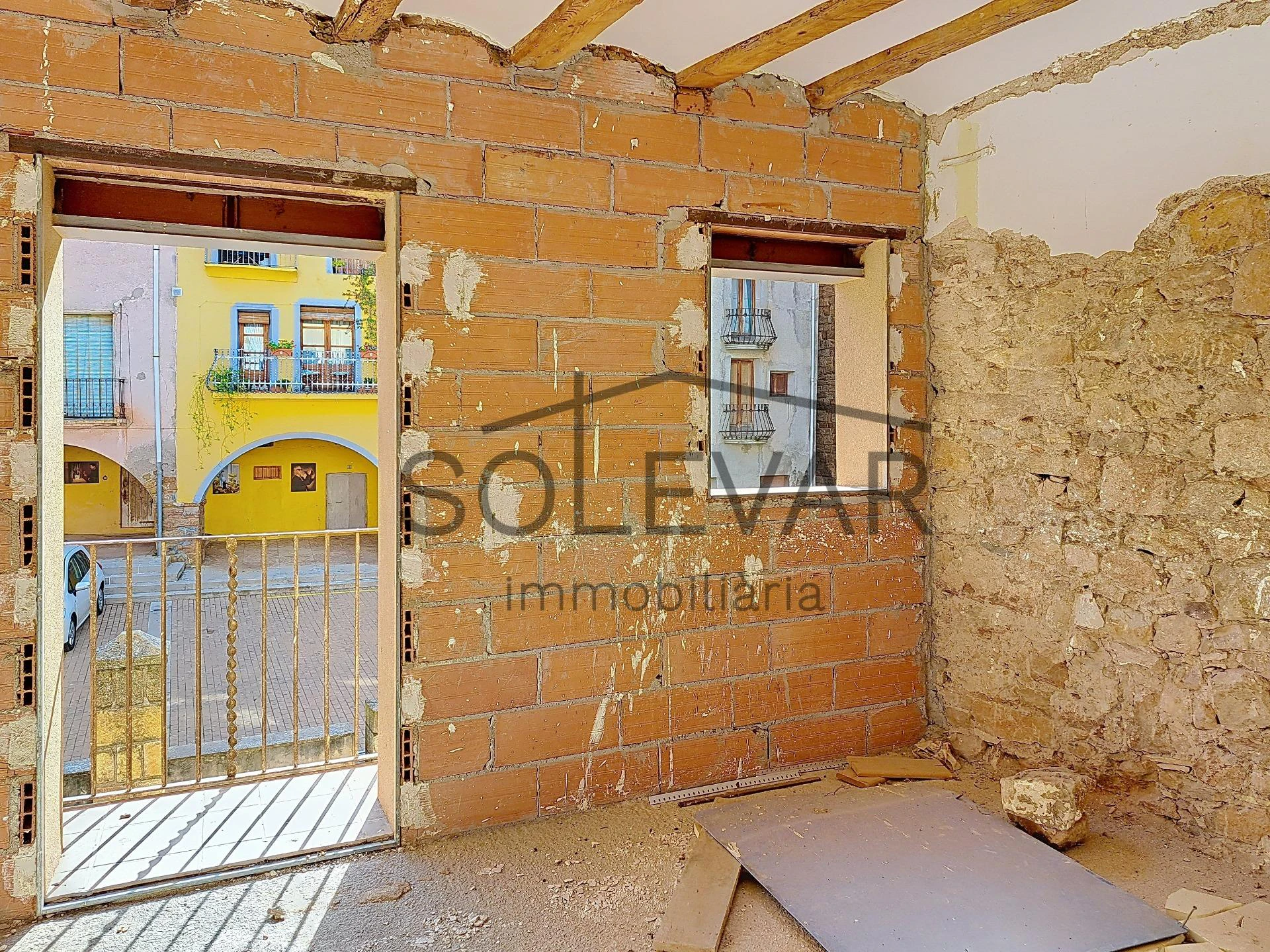 CASA DE POBLE PER ACABAR DE REFORMAR AMB TERRASSA I VISTES IMMILLORABLES A TALARN