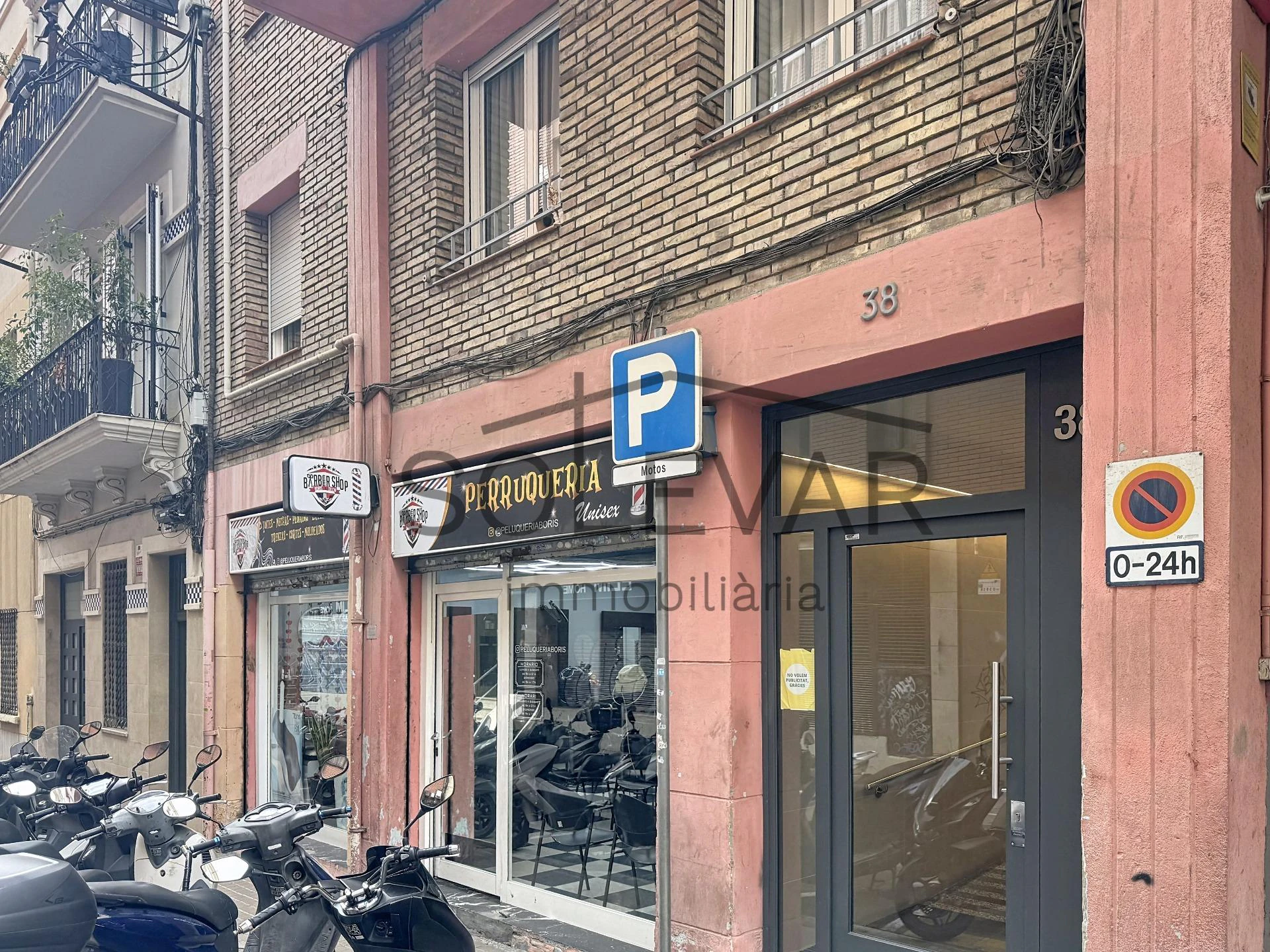 LOCAL COMERCIAL EN VENTA CON INQUILINO EN BARCELONA