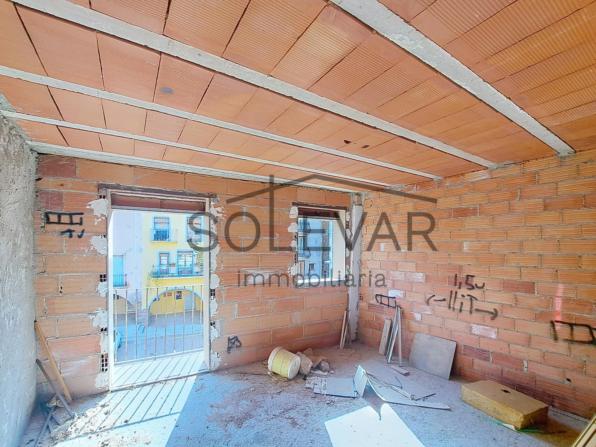 CASA DE POBLE PER ACABAR DE REFORMAR AMB TERRASSA I VISTES IMMILLORABLES A TALARN