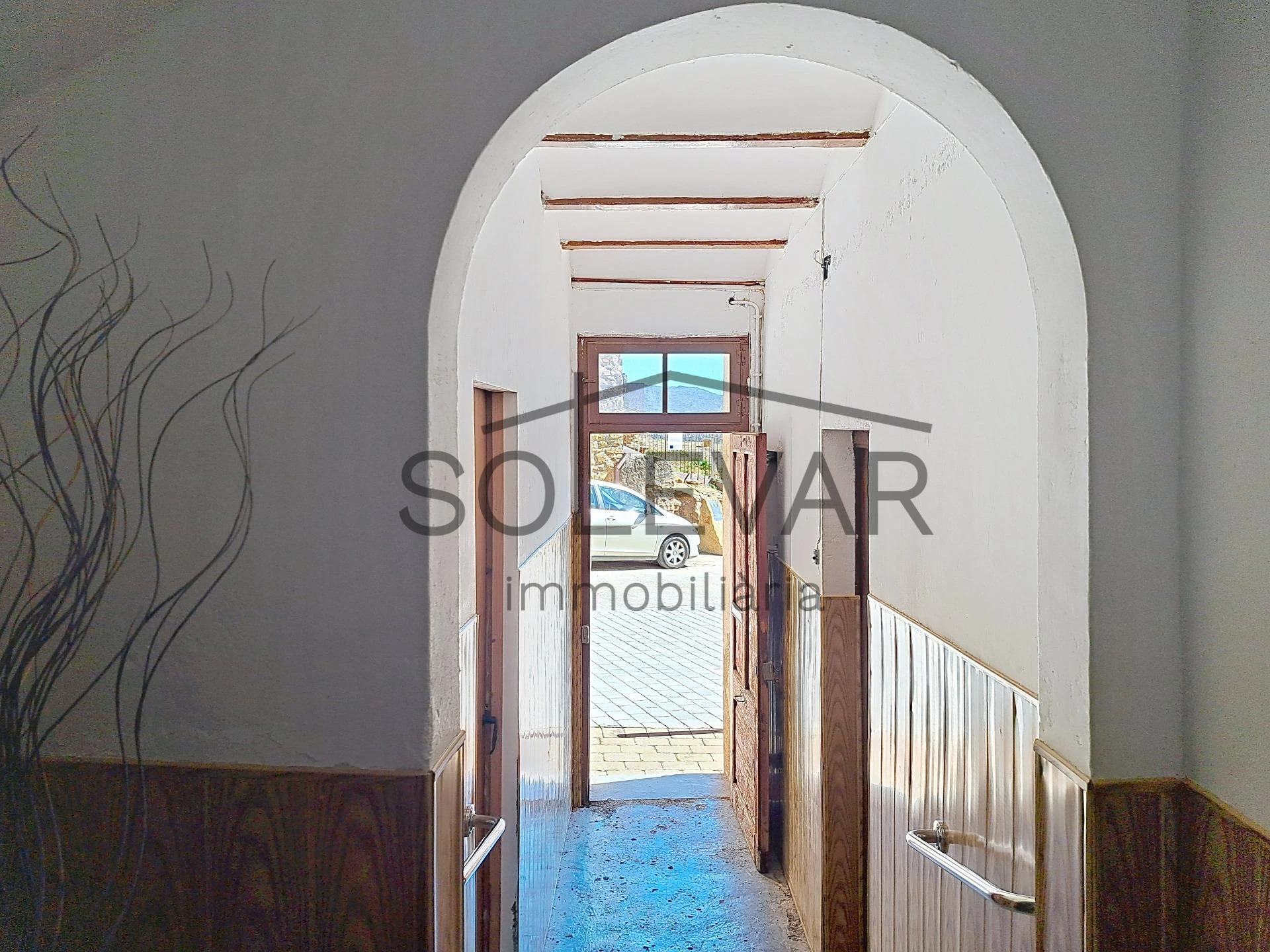 Casa de pueblo con garaje, espacios auxiliares y espectaculares vistas en Talarn