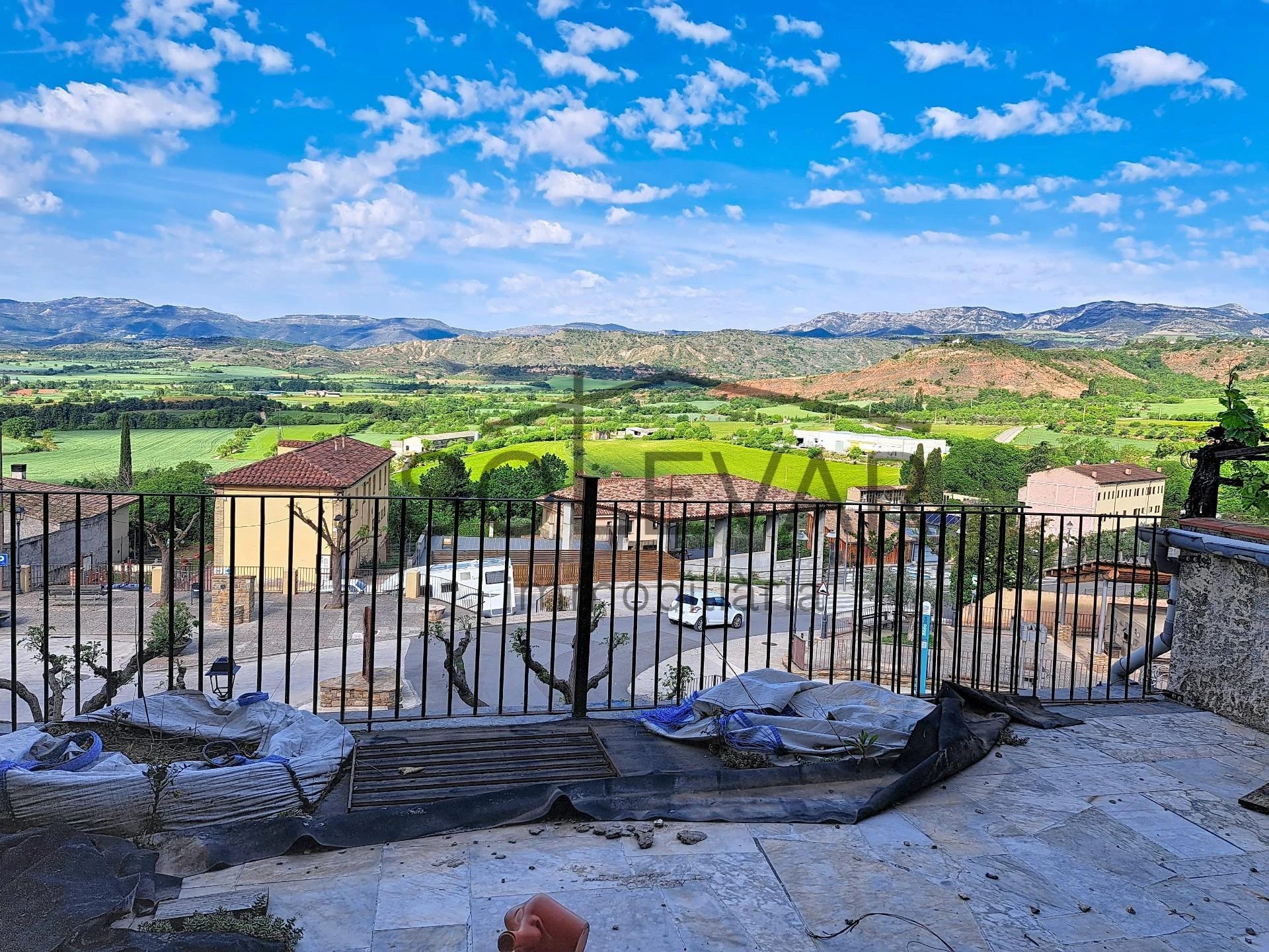 CASA DE PUEBLO PARA TERMINAR DE REFORMAR CON TERRAZA Y VISTAS INMEJORABLES EN TALARN