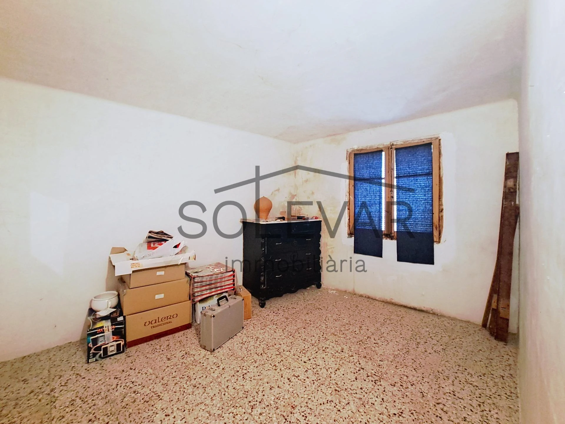 Casa de pueblo con garaje, espacios auxiliares y espectaculares vistas en Talarn