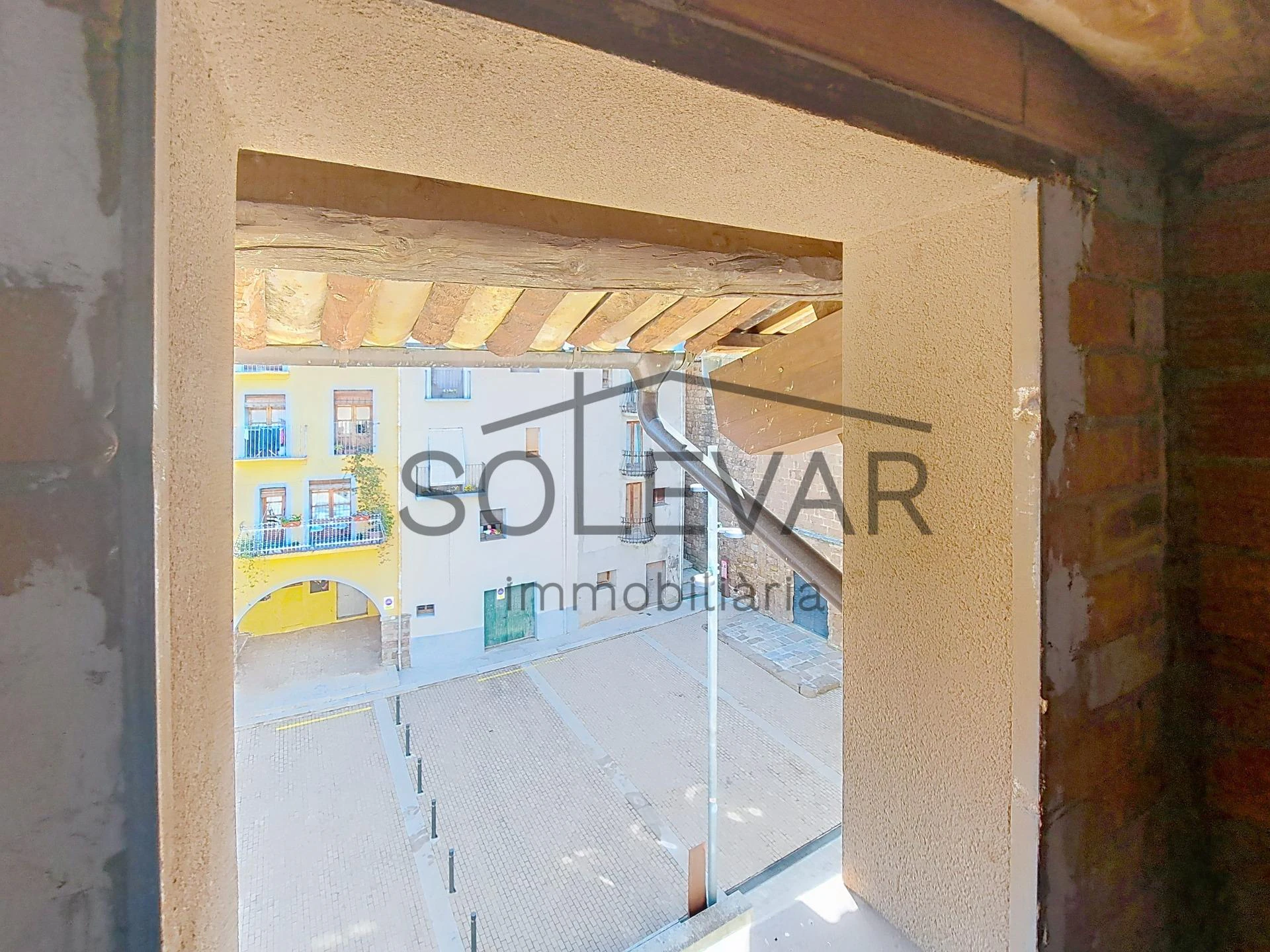 CASA DE POBLE PER ACABAR DE REFORMAR AMB TERRASSA I VISTES IMMILLORABLES A TALARN