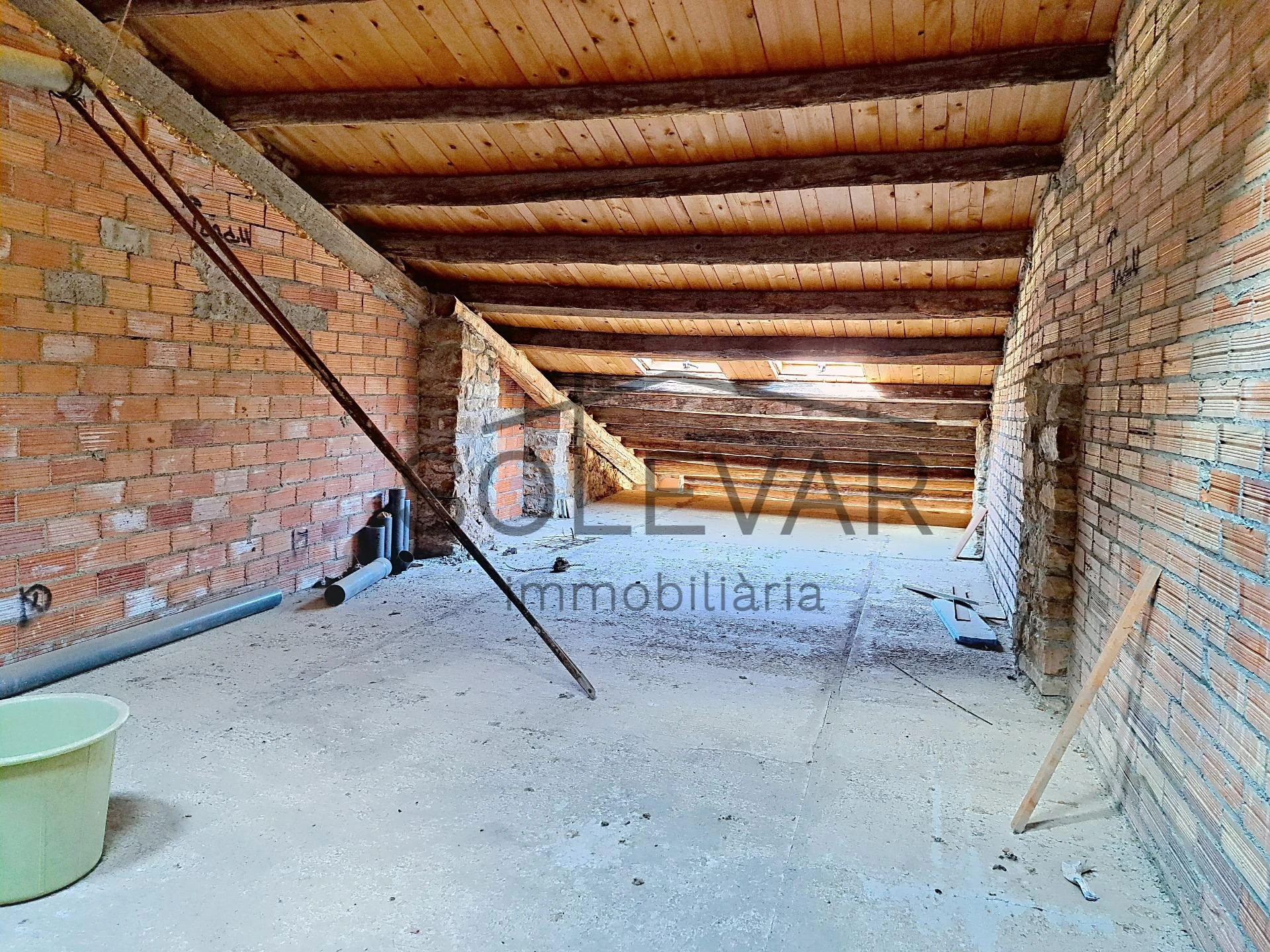 CASA DE POBLE PER ACABAR DE REFORMAR AMB TERRASSA I VISTES IMMILLORABLES A TALARN