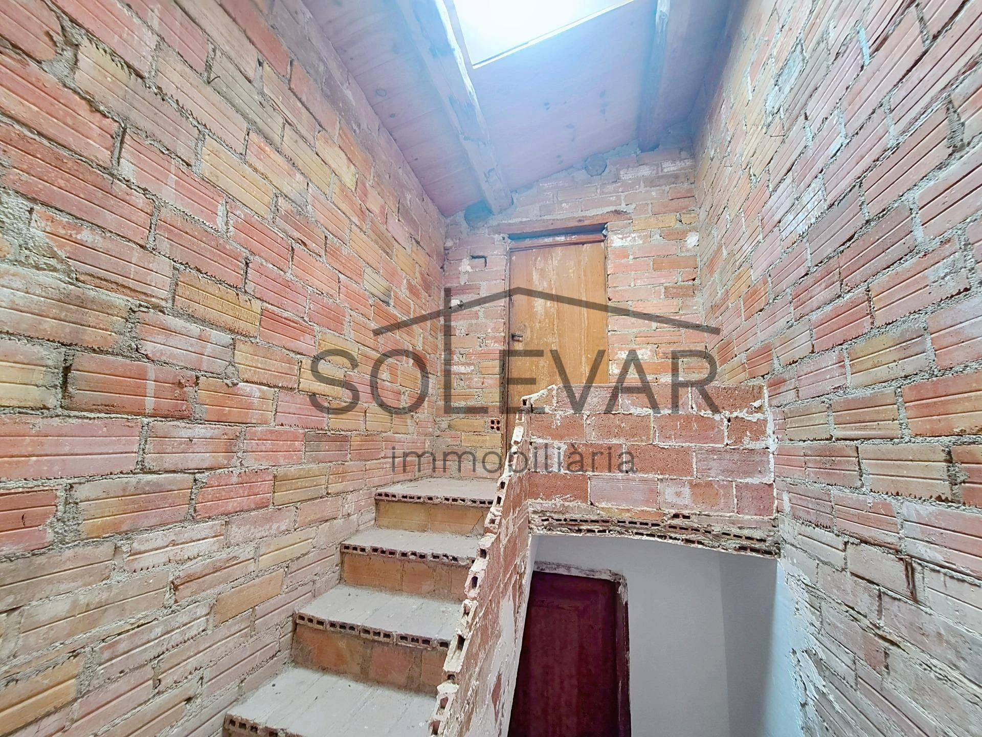 Casa de pueblo con garaje, espacios auxiliares y espectaculares vistas en Talarn
