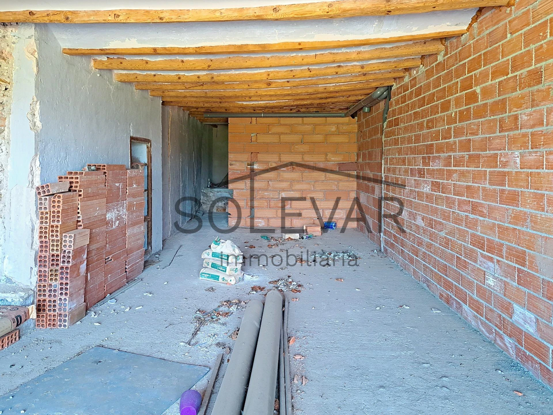 CASA DE POBLE PER ACABAR DE REFORMAR AMB TERRASSA I VISTES IMMILLORABLES A TALARN