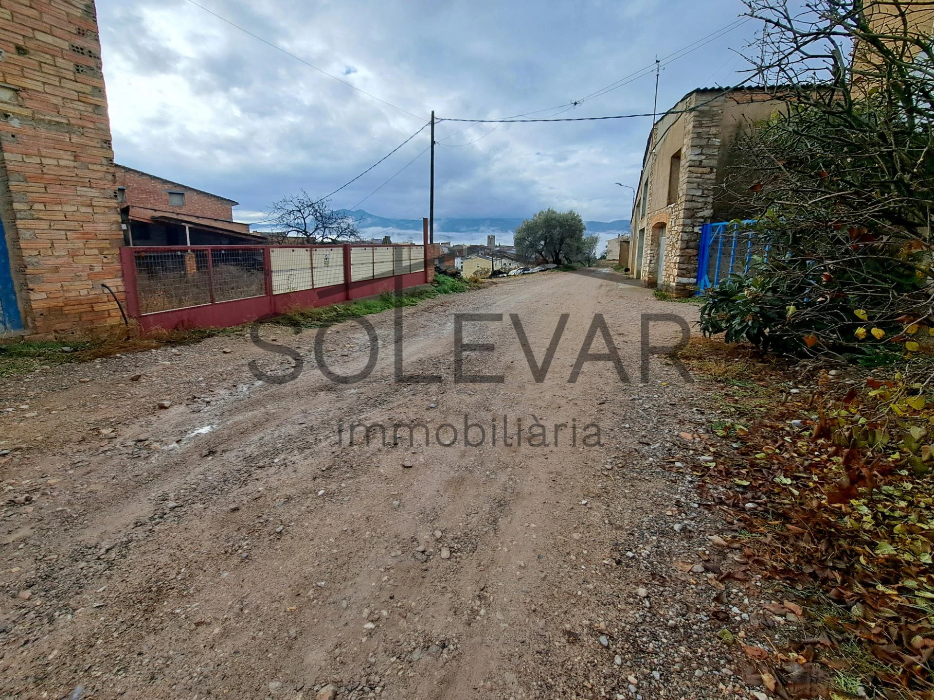 EDIFICACIÓN DE 2.000 m² EN ZONA URBANA DE ISONA