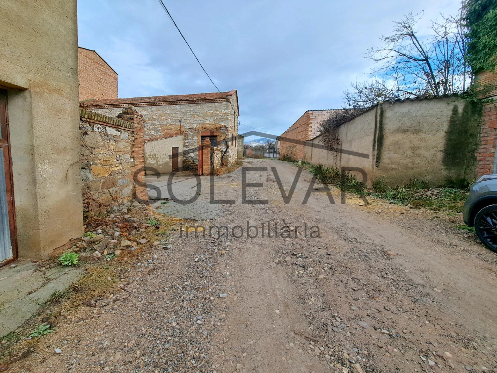 EDIFICACIÓN DE 2.000 m² EN ZONA URBANA DE ISONA