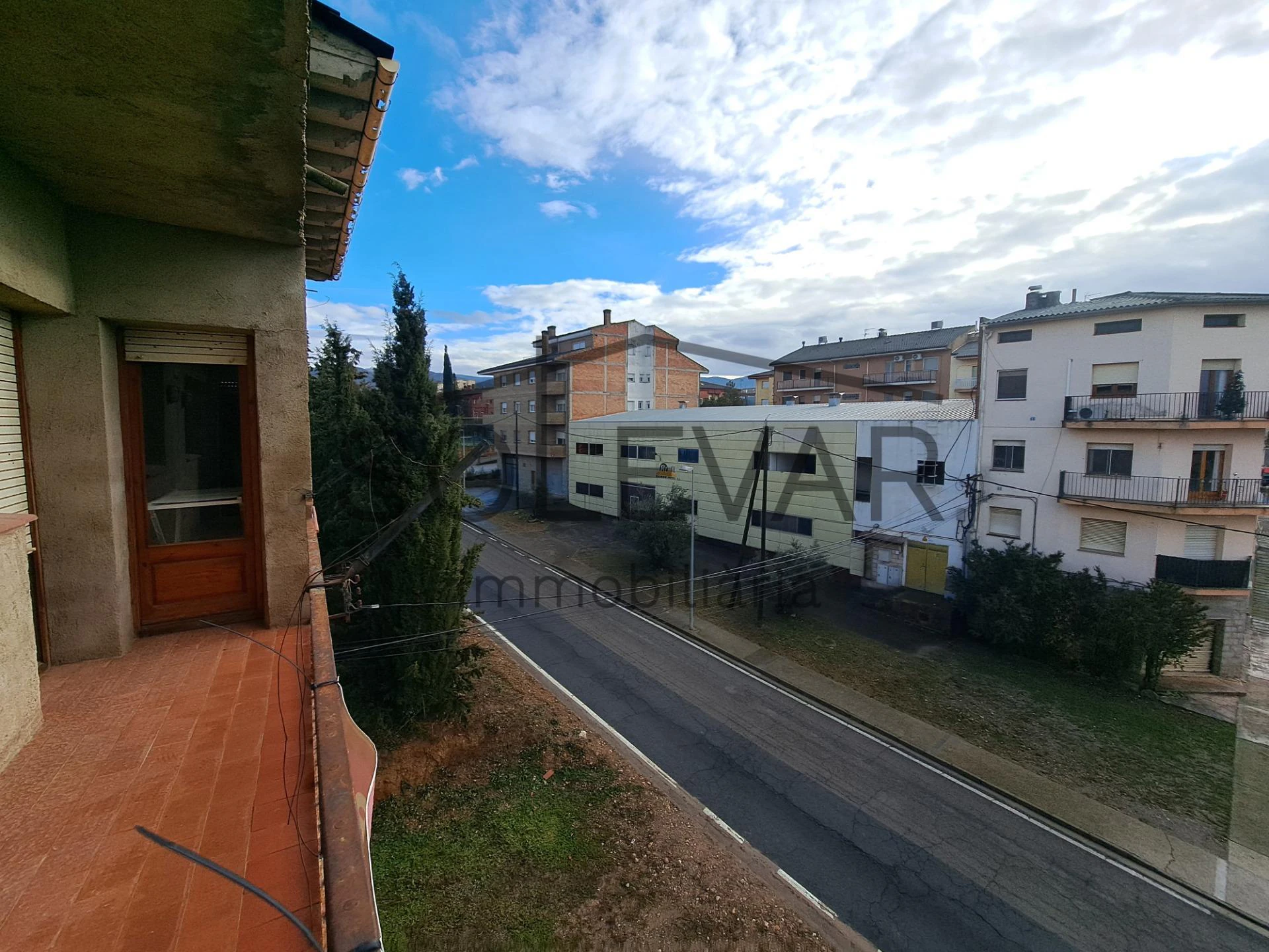 EDIFICACIÓN DE 2.000 m² EN ZONA URBANA DE ISONA