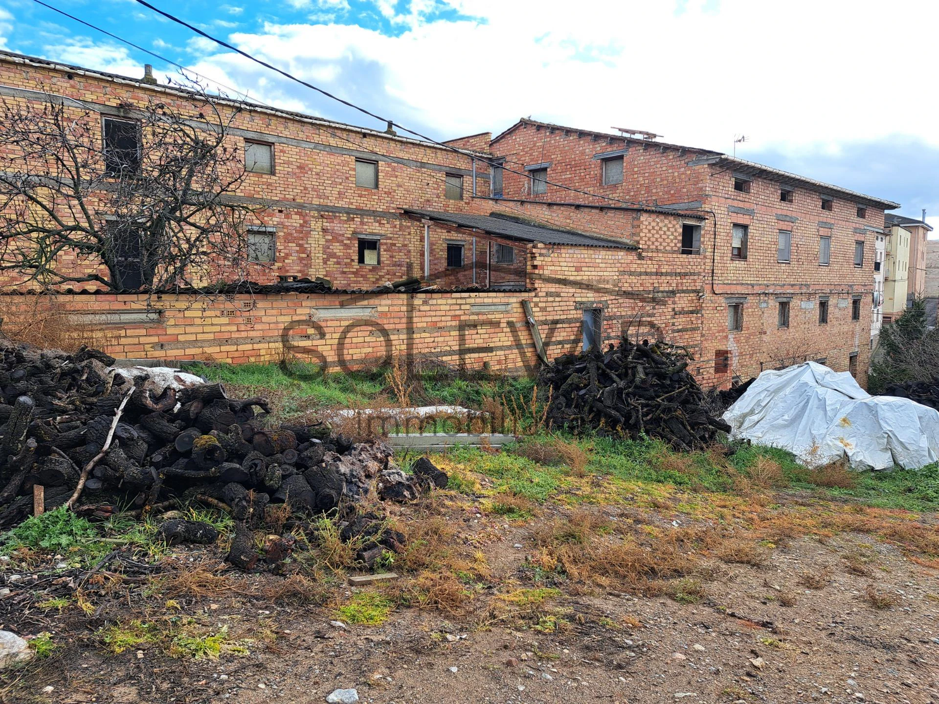 EDIFICACIÓN DE 2.000 m² EN ZONA URBANA DE ISONA