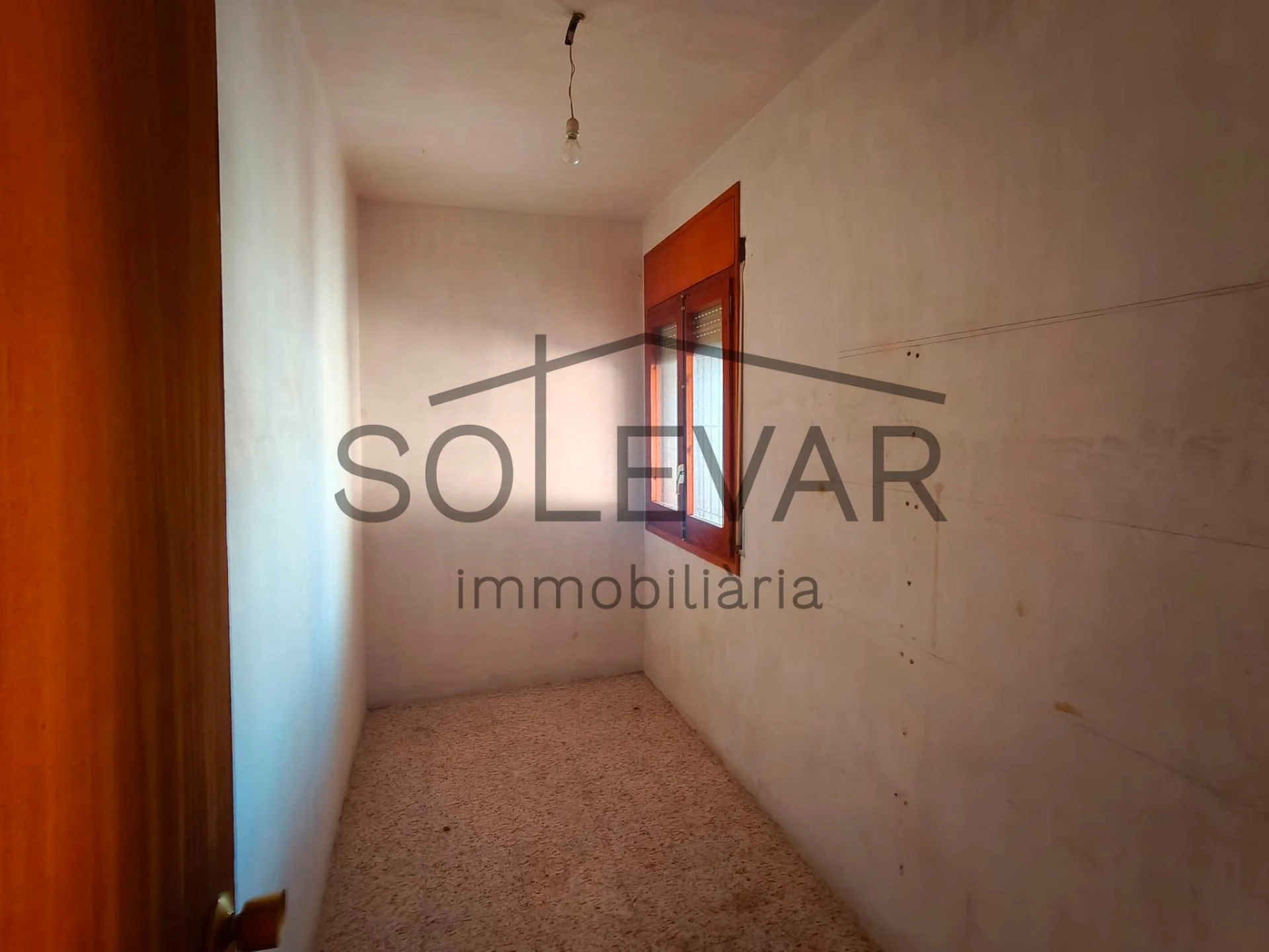 EDIFICACIÓN DE 2.000 m² EN ZONA URBANA DE ISONA