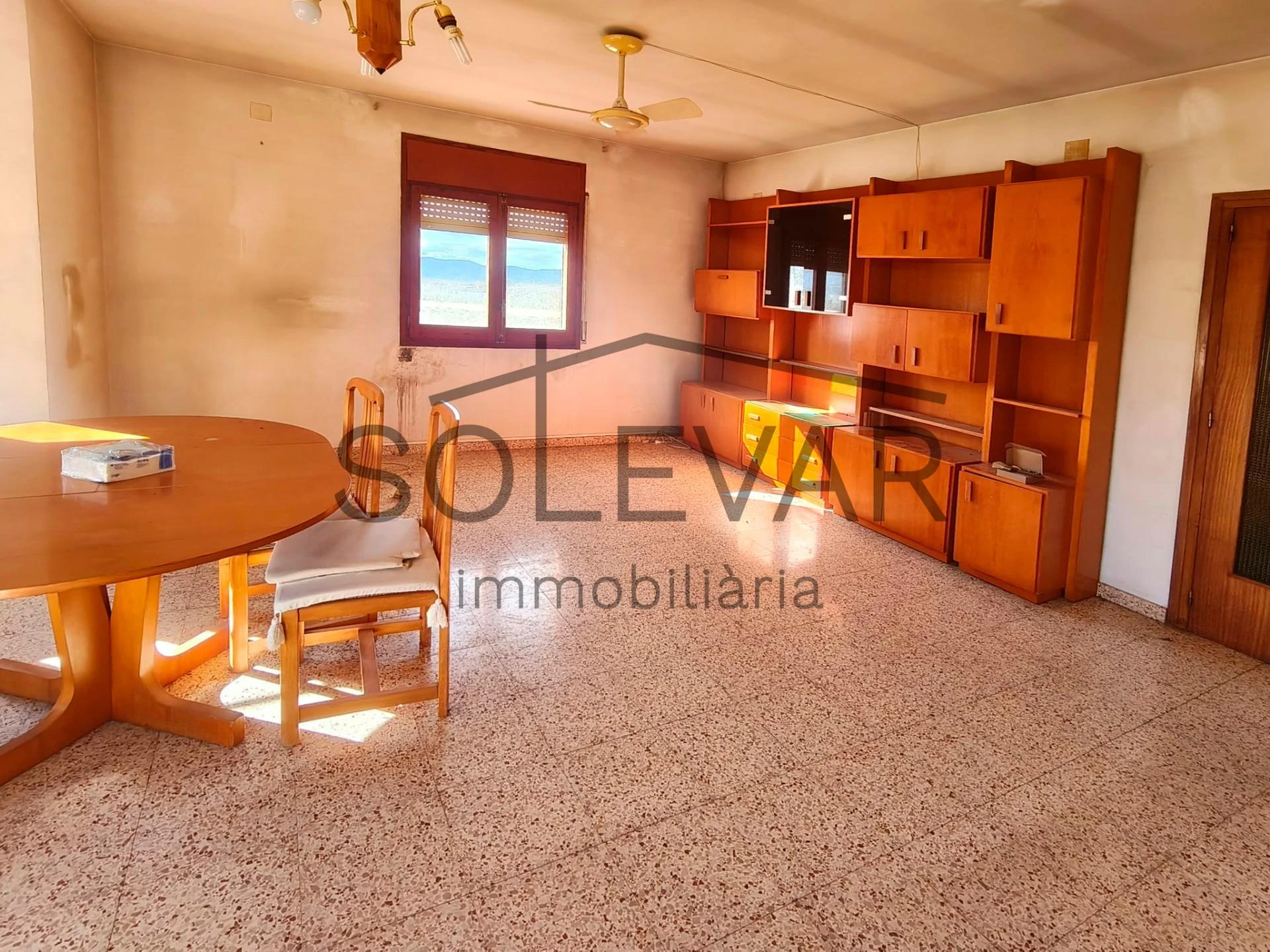 EDIFICACIÓN DE 2.000 m² EN ZONA URBANA DE ISONA