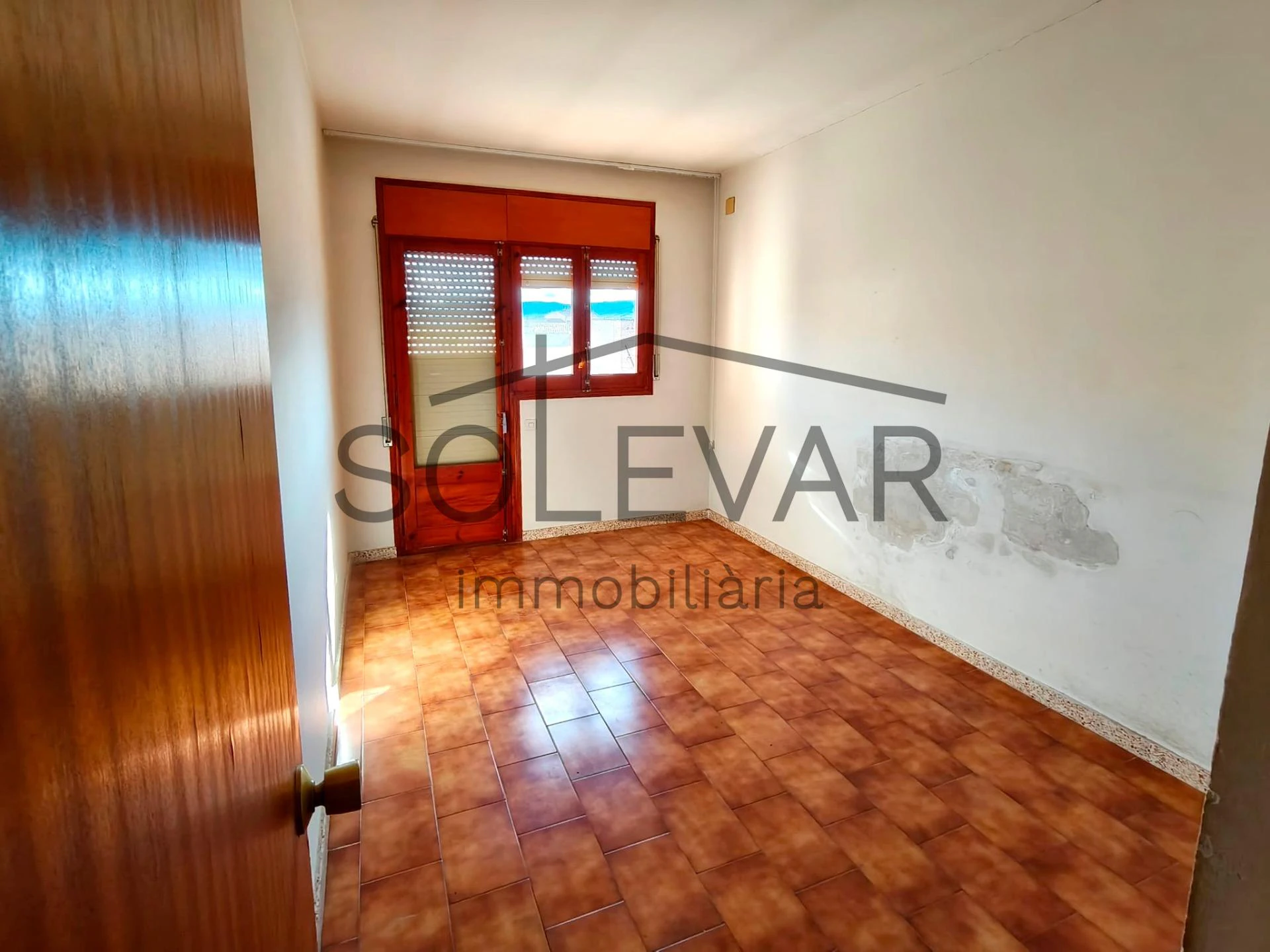 EDIFICACIÓN DE 2.000 m² EN ZONA URBANA DE ISONA
