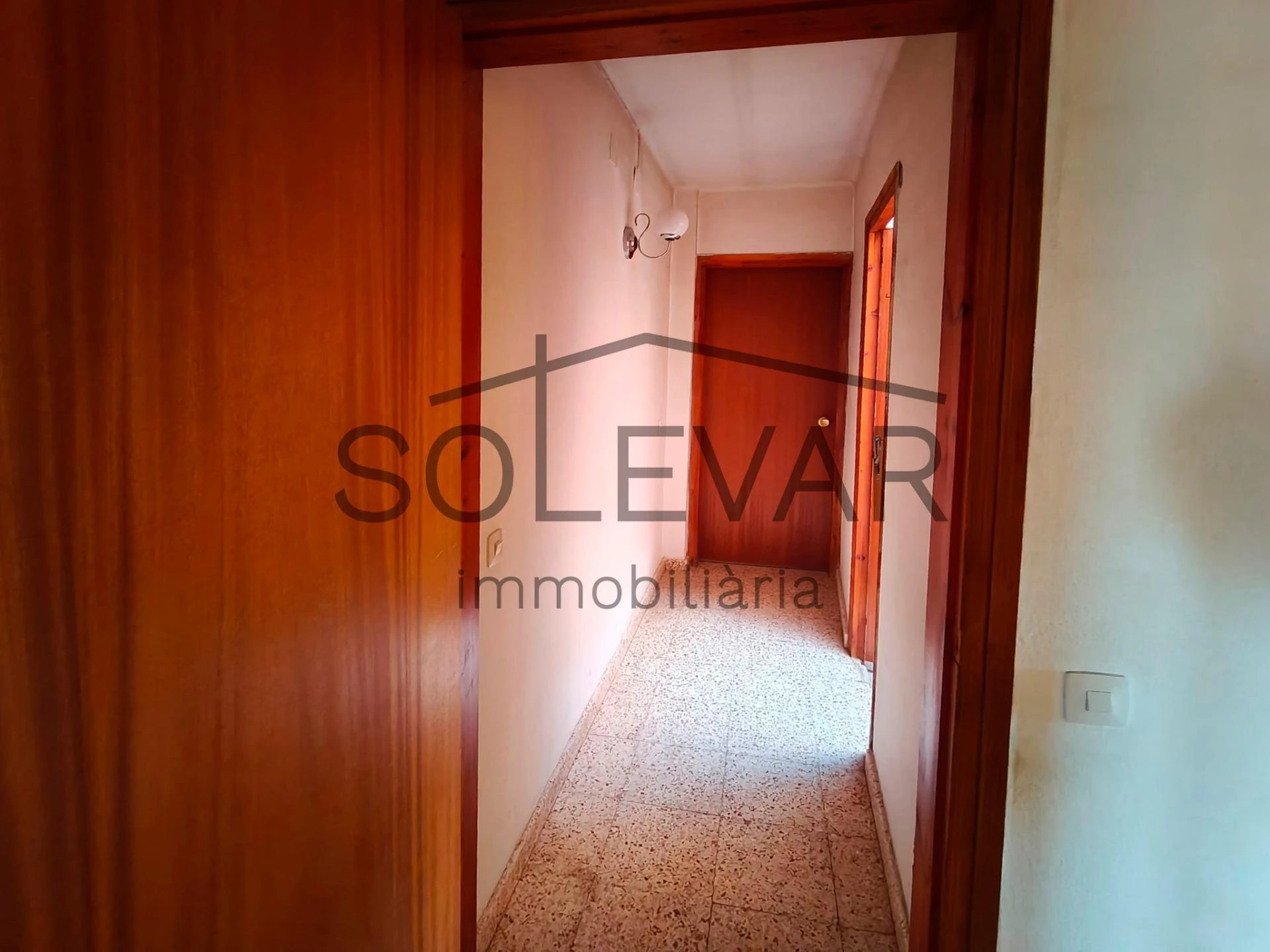 EDIFICACIÓN DE 2.000 m² EN ZONA URBANA DE ISONA