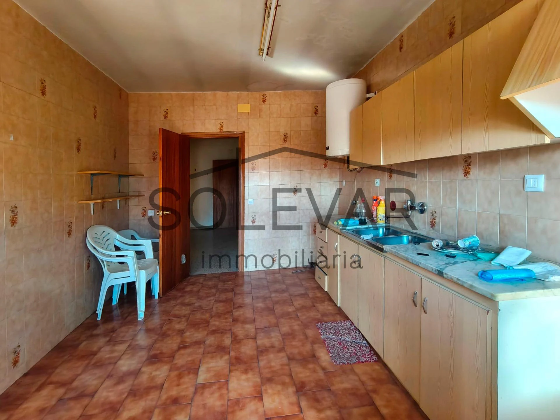 EDIFICACIÓN DE 2.000 m² EN ZONA URBANA DE ISONA