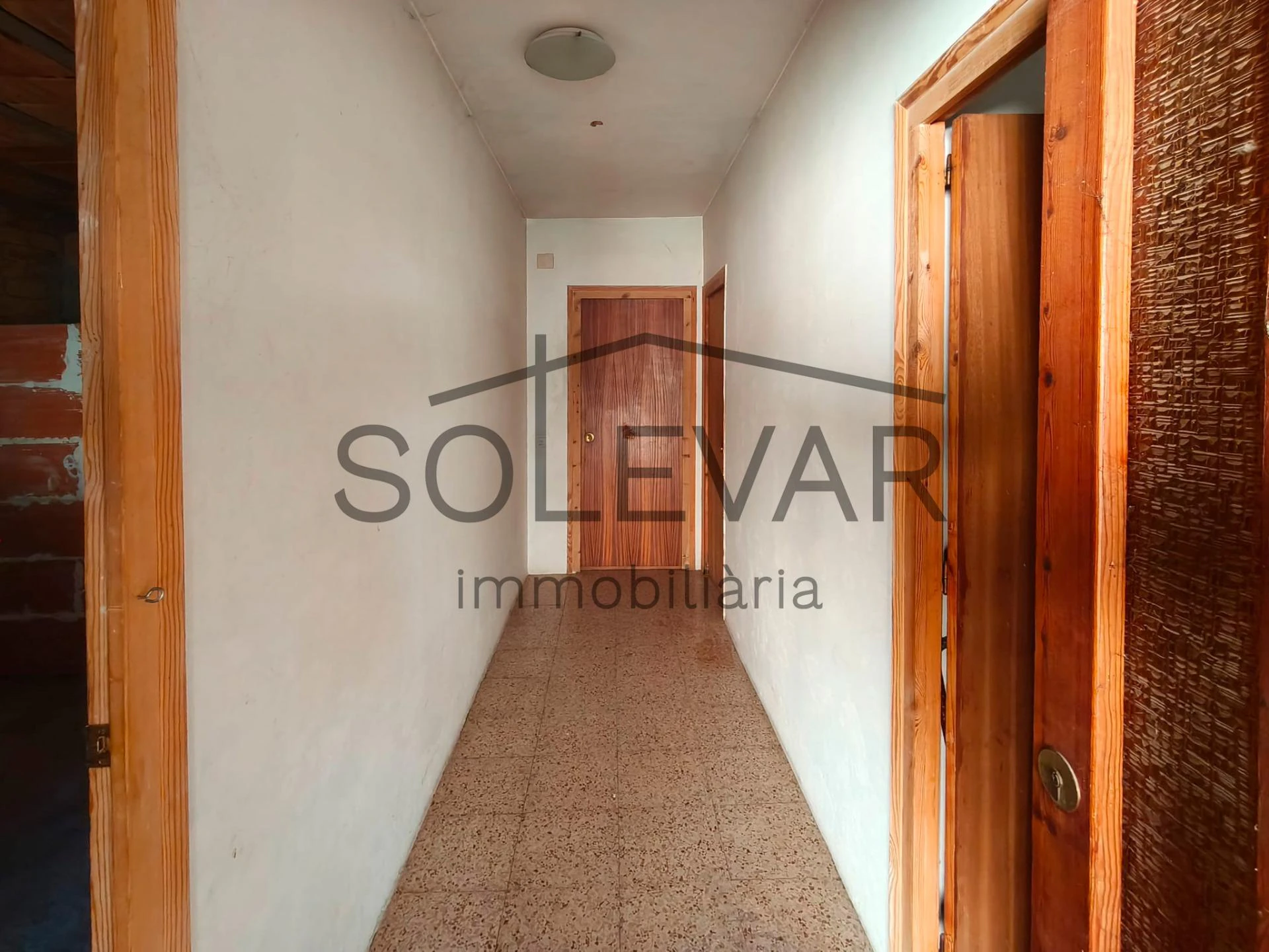 EDIFICACIÓN DE 2.000 m² EN ZONA URBANA DE ISONA
