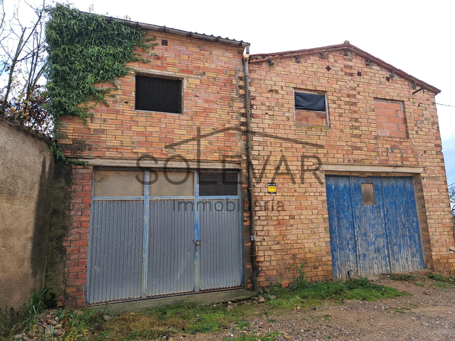 EDIFICACIÓN DE 2.000 m² EN ZONA URBANA DE ISONA