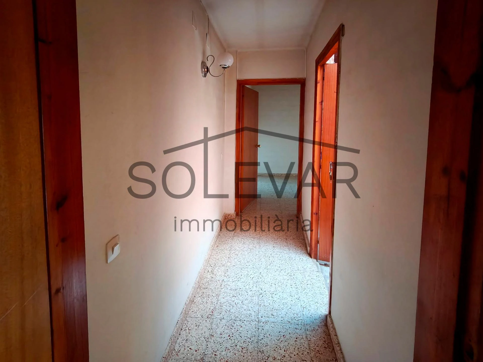 EDIFICACIÓN DE 2.000 m² EN ZONA URBANA DE ISONA