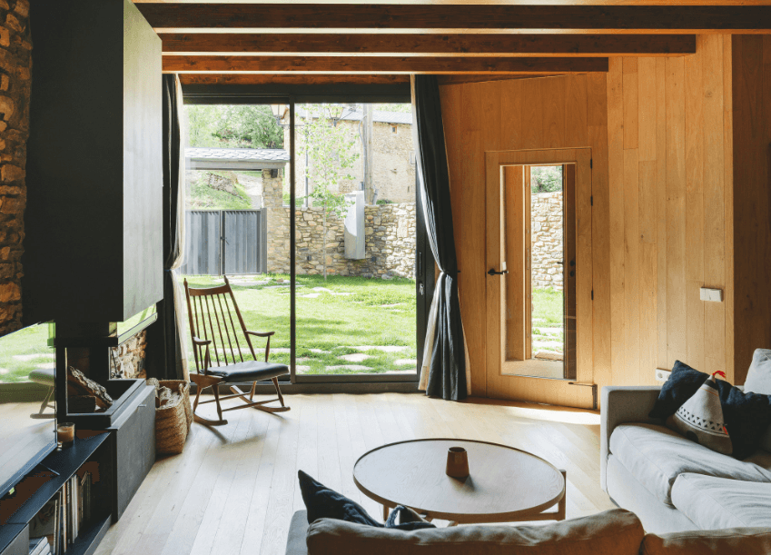 Dit huis heeft zijn rustieke karakter behouden, maar is aangepast aan modern wonen.