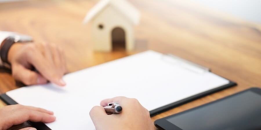 What does a land registrar do and how much does he/she earn, one of the highest paid jobs in Spain?