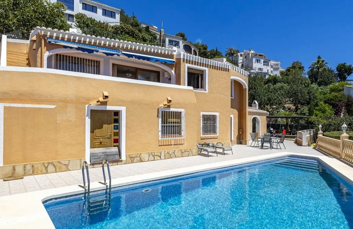 VILLA MIT UNVERBAUBAREM BLICK IN NOVA XÀBIA
