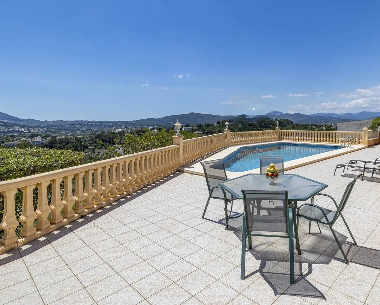VILLA MIT UNVERBAUBAREM BLICK IN NOVA XÀBIA