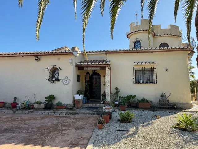 Charming 5-Bedroom Villa with Sea Views in Benitachell