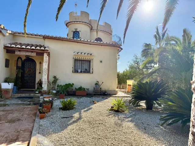 Charming 5-Bedroom Villa with Sea Views in Benitachell