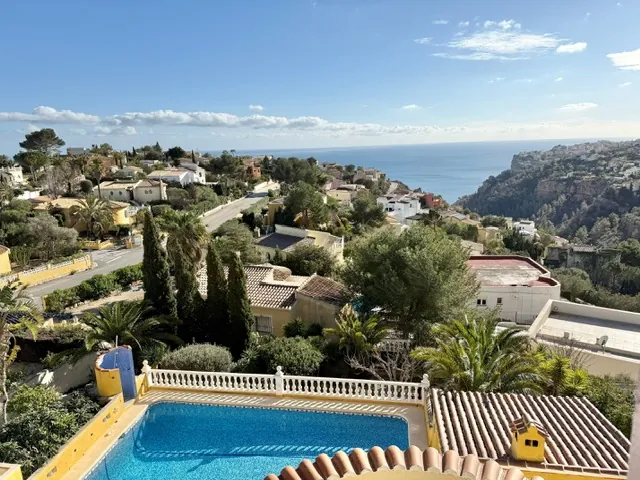 Charming 5-Bedroom Villa with Sea Views in Benitachell