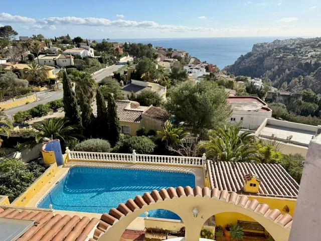 Charming 5-Bedroom Villa with Sea Views in Benitachell