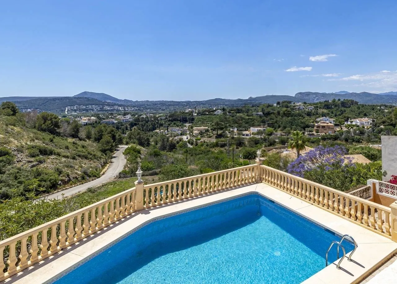 VILLA MIT UNVERBAUBAREM BLICK IN NOVA XÀBIA