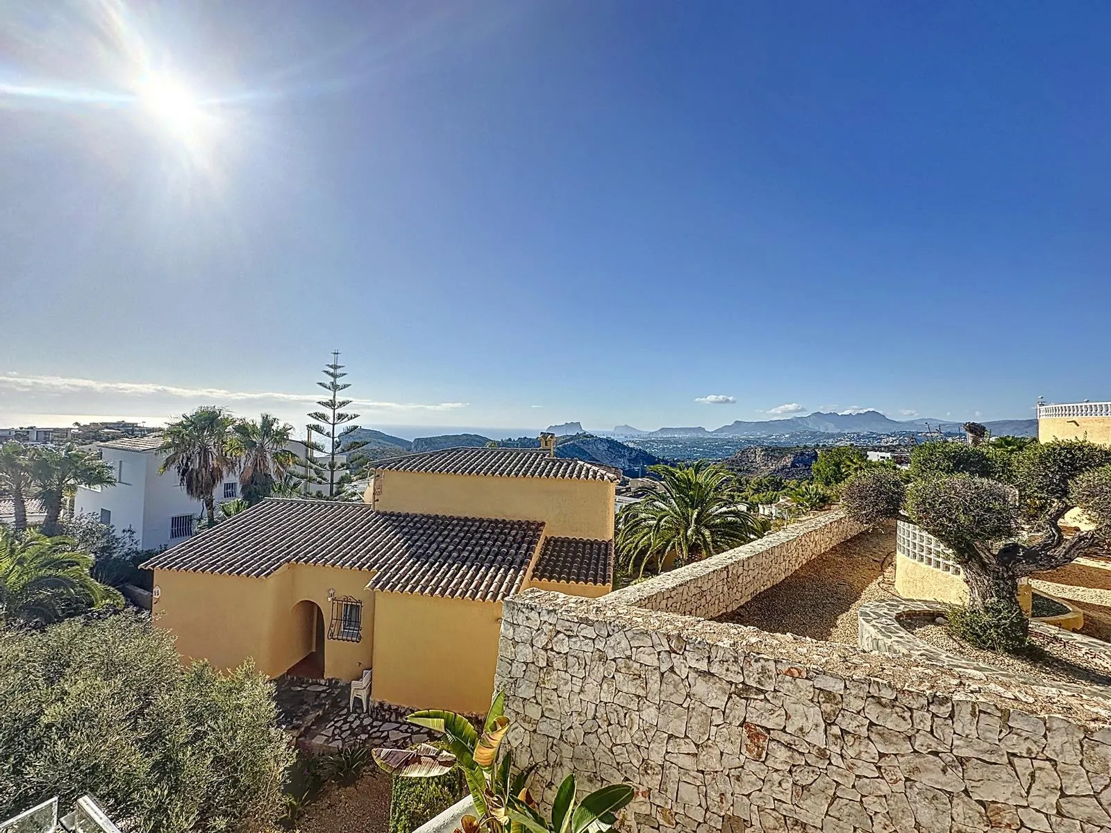 Cumbre del Sol Villa with sea views in Magnolias