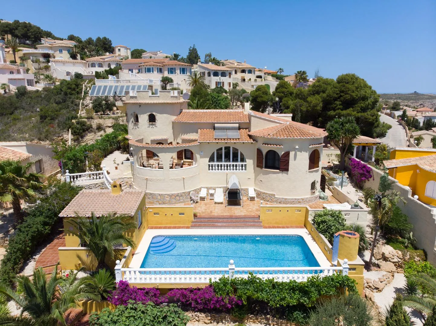Villa with sea views and private pool